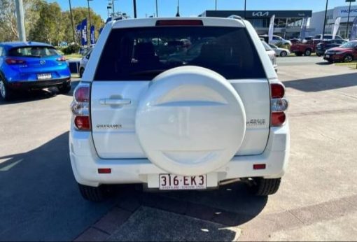 2017 White Suzuki Grand Vitara 15