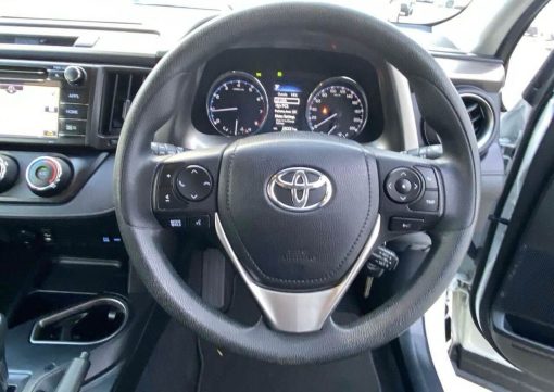 2018 Toyota RAV4 White 13