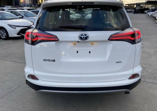 2018 Toyota RAV4 White 7