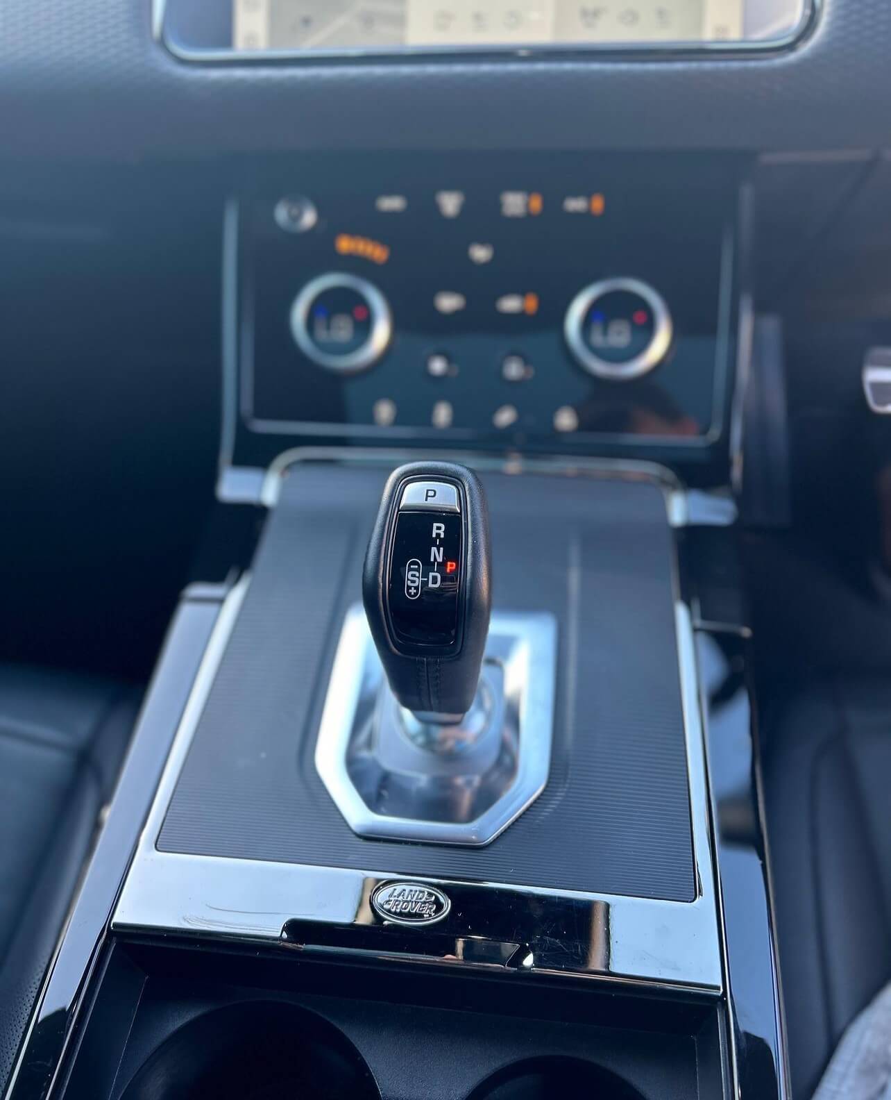 2021 Land Rover Range Rover Evoque ( Luxury 5 seats) 4 2021 Land Rover Range Rover Evoque ( Luxury 5 seats) - Image 4