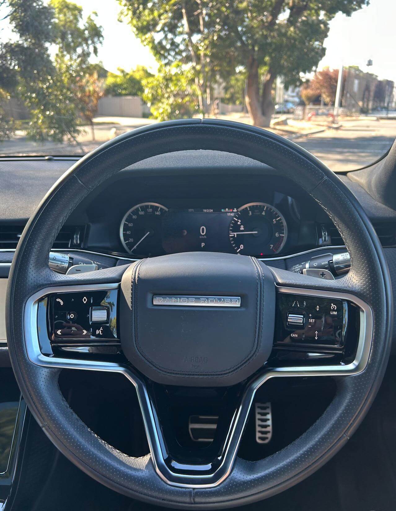 2021 Land Rover Range Rover Evoque ( Luxury 5 seats) 3 2021 Land Rover Range Rover Evoque ( Luxury 5 seats) - Image 3