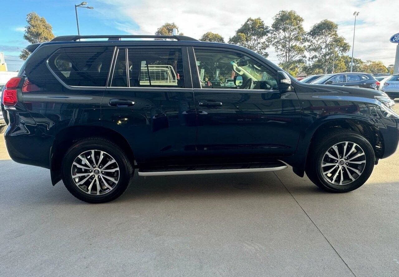 2022 Toyota Land Cruiser Prado 4x4 9 2022 Toyota Land Cruiser Prado 4x4 - Image 9