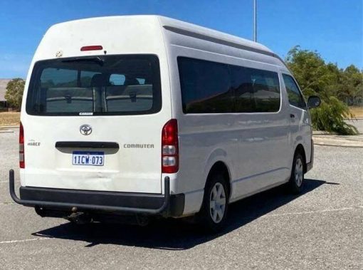 2 2010 TOYOTA HIACE 1