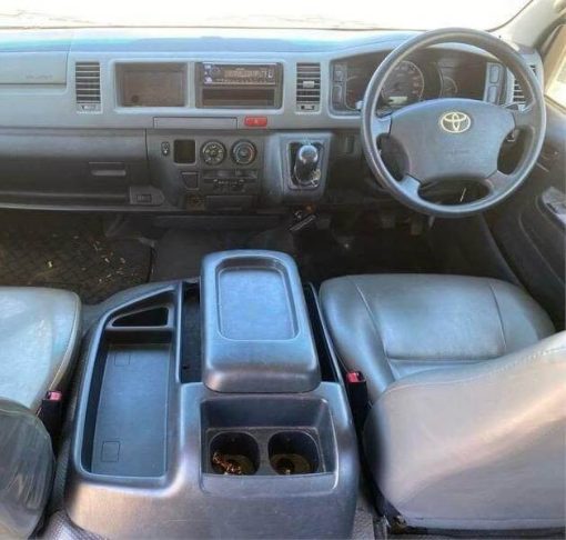 2 2010 TOYOTA HIACE 10