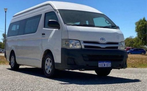 2 2010 TOYOTA HIACE 11