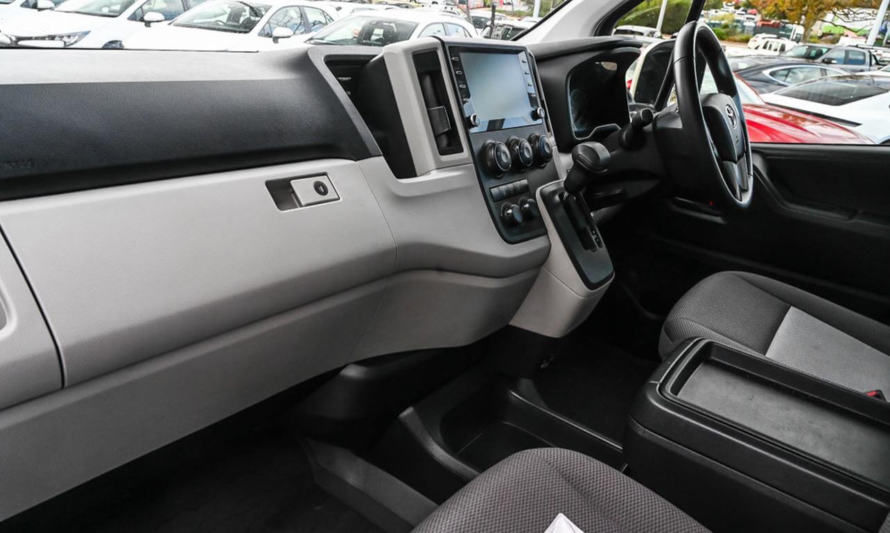 2023 HiAce Commuter Super LWB Auto 7 2023 HiAce Commuter Super LWB Auto - Image 7