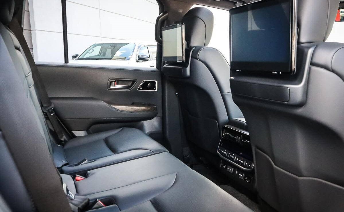 2025 Toyota Landcruiser LC300 Sahara (4X4) 8 2025 Toyota Landcruiser LC300 Sahara (4X4) - Image 8