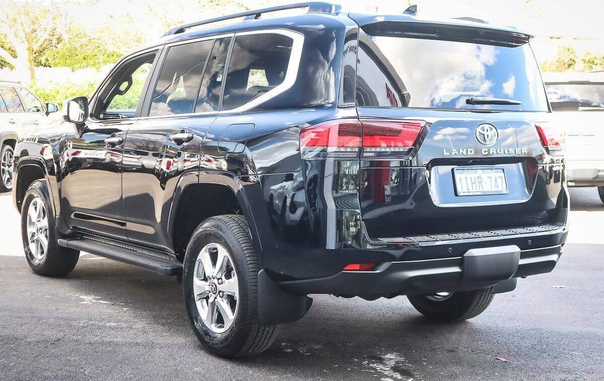 2025 Toyota Landcruiser LC300 Sahara (4X4) 12 2025 Toyota Landcruiser LC300 Sahara (4X4) - Image 12