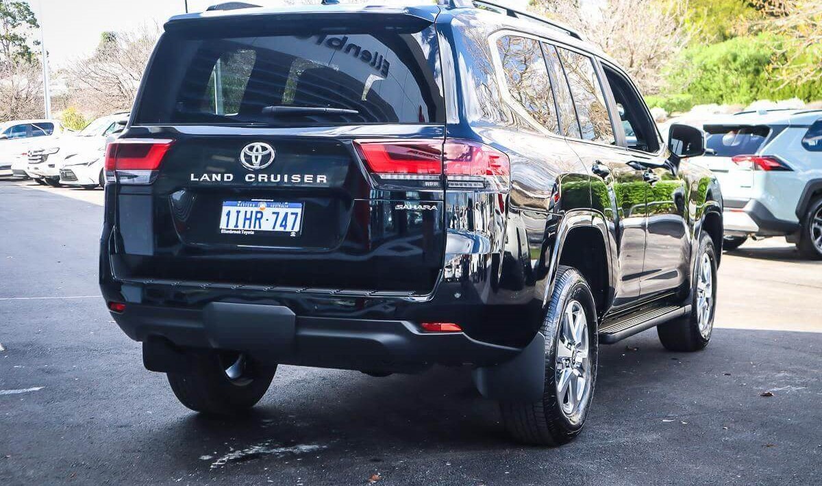 2025 Toyota Landcruiser LC300 Sahara (4X4) 10 2025 Toyota Landcruiser LC300 Sahara (4X4) - Image 10