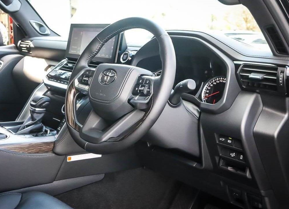 2025 Toyota Landcruiser LC300 Sahara (4X4) 5 2025 Toyota Landcruiser LC300 Sahara (4X4) - Image 5