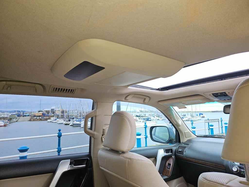 2011 Toyota Land Cruiser 4WD BEST DEALS - Certified Pre-Owned 5 2011 Toyota Land Cruiser 4WD BEST DEALS - Certified Pre-Owned - Image 5