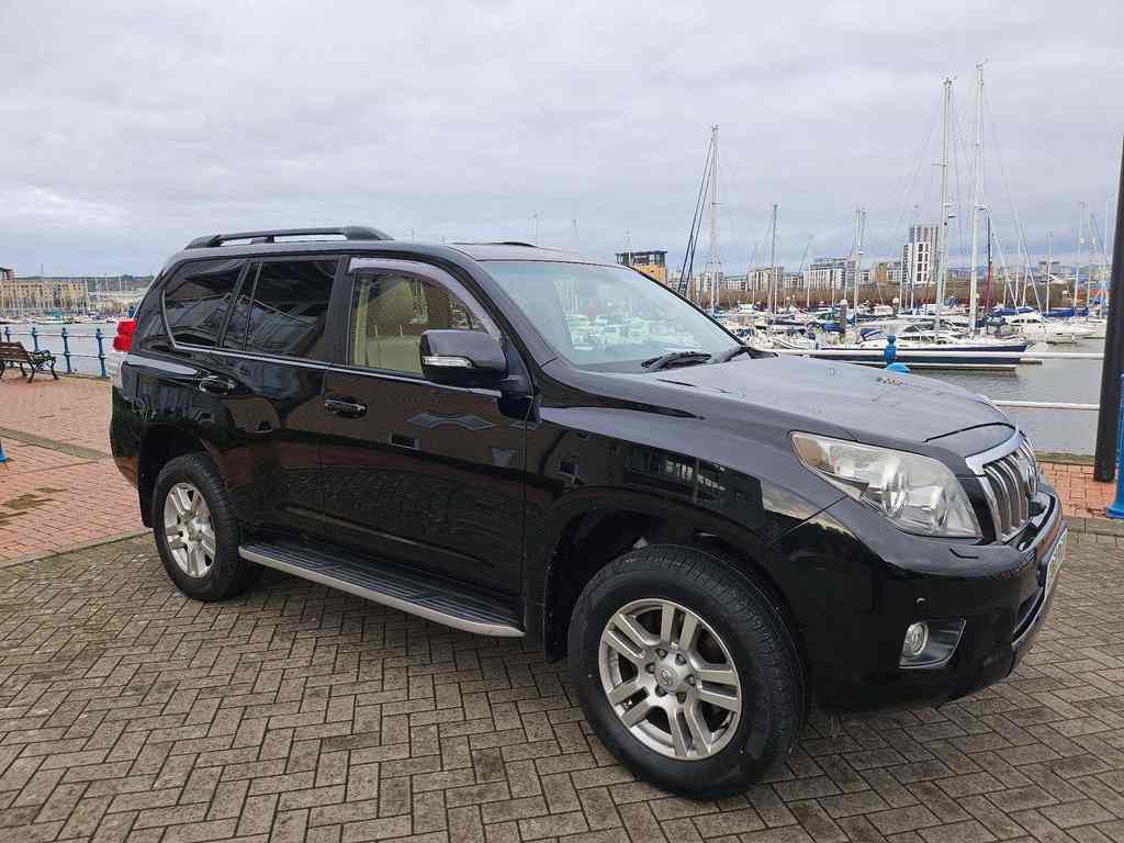 2011 Toyota Land Cruiser 4WD BEST DEALS - Certified Pre-Owned 4 2011 Toyota Land Cruiser 4WD BEST DEALS - Certified Pre-Owned - Image 4