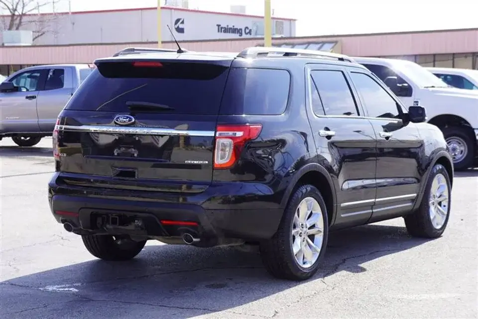 2015 Ford Explorer XLT 4dr SUV LIMITED - Certified Pre-Owned 4 2015 Ford Explorer XLT 4dr SUV - Certified Pre-Owned