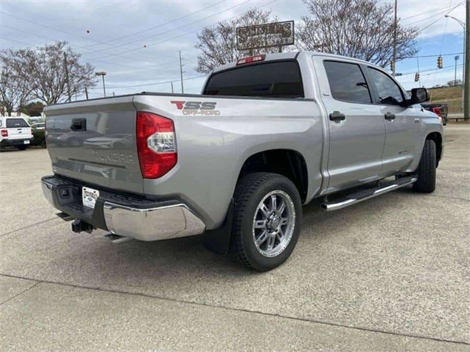 2016 Toyota Tundra SR5 Unlimited - Certified Pre-Owned 3 2016 Toyota Tundra SR5 Unlimited - Certified Pre-Owned - Image 3