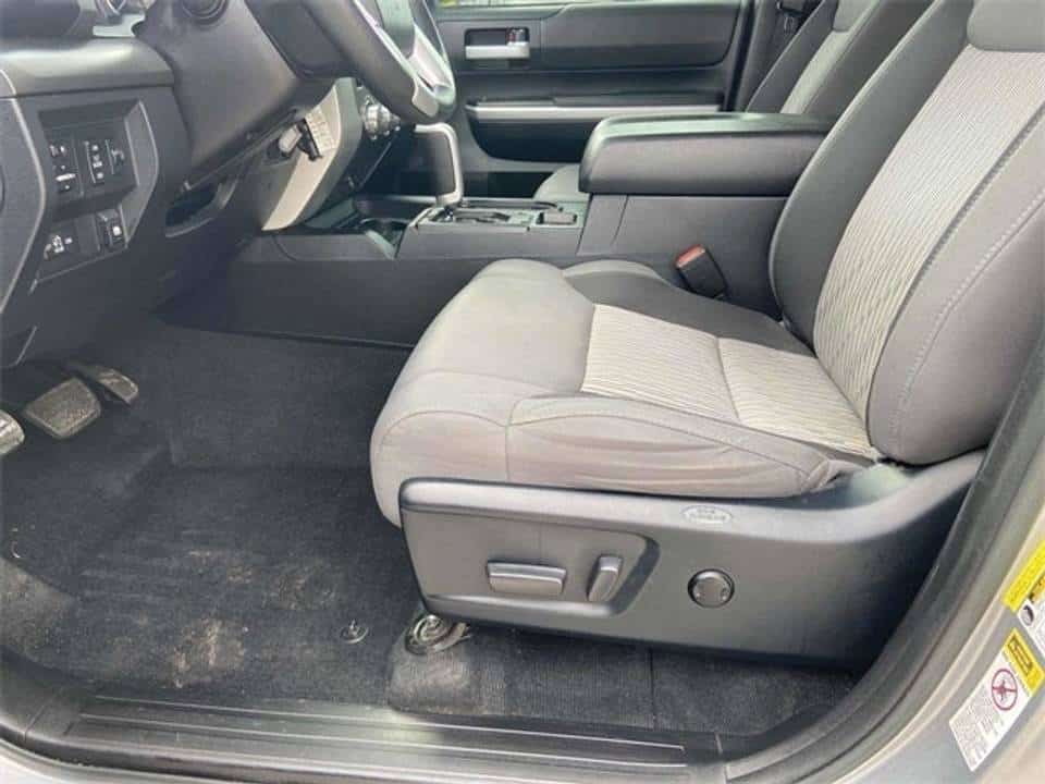 2016 Toyota Tundra SR5 Unlimited - Certified Pre-Owned 4 2016 Toyota Tundra SR5 Unlimited - Certified Pre-Owned - Image 4