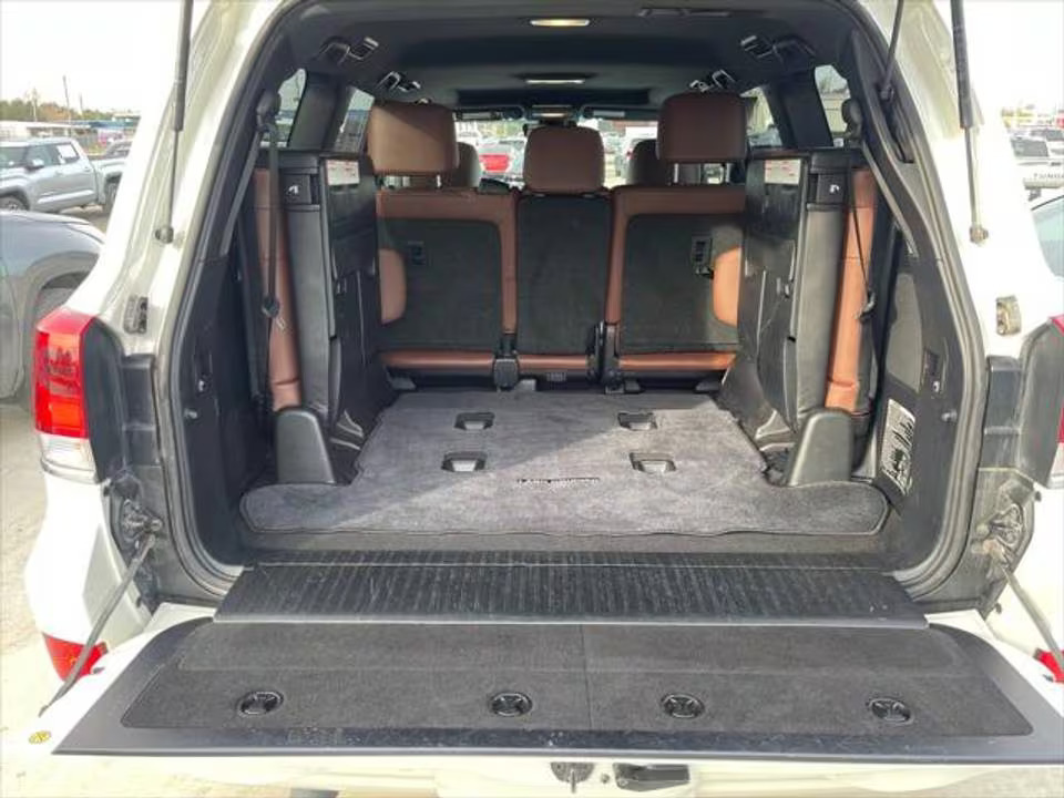 2021 Toyota Land Cruiser 4dr SUV LUXURY - Certified Pre-Owned 5 2021 Toyota Land Cruiser 4dr SUV LUXURY - Certified Pre-Owned - Image 5