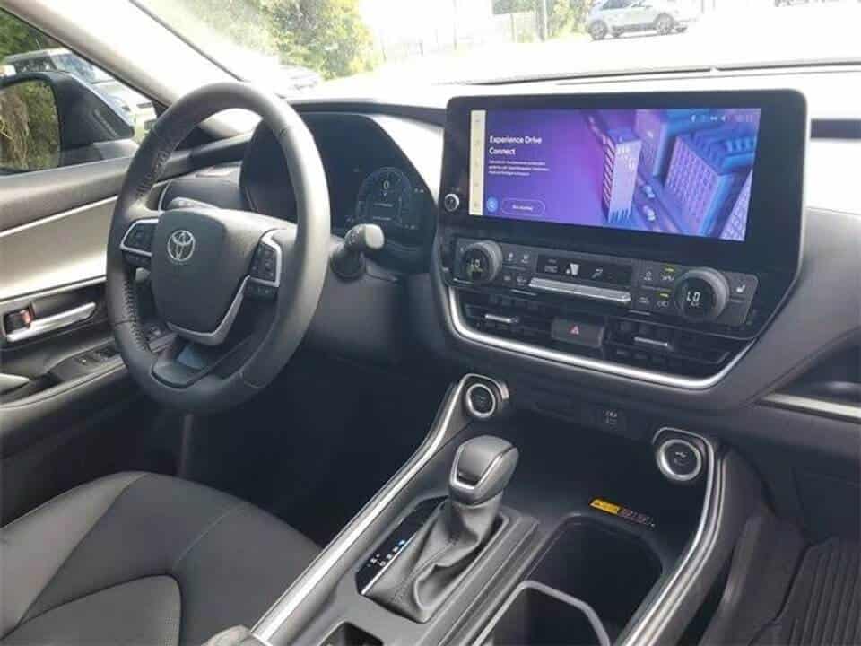 2024 Toyota Grand Highlander XLE 4dr SUV Unlimited - Certified Pre-Owned 6 2024 Toyota Grand Highlander XLE 4dr SUV Unlimited - Certified Pre-Owned - Image 6