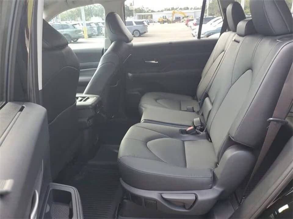 2024 Toyota Grand Highlander XLE 4dr SUV Unlimited - Certified Pre-Owned 7 2024 Toyota Grand Highlander XLE 4dr SUV Unlimited - Certified Pre-Owned - Image 7