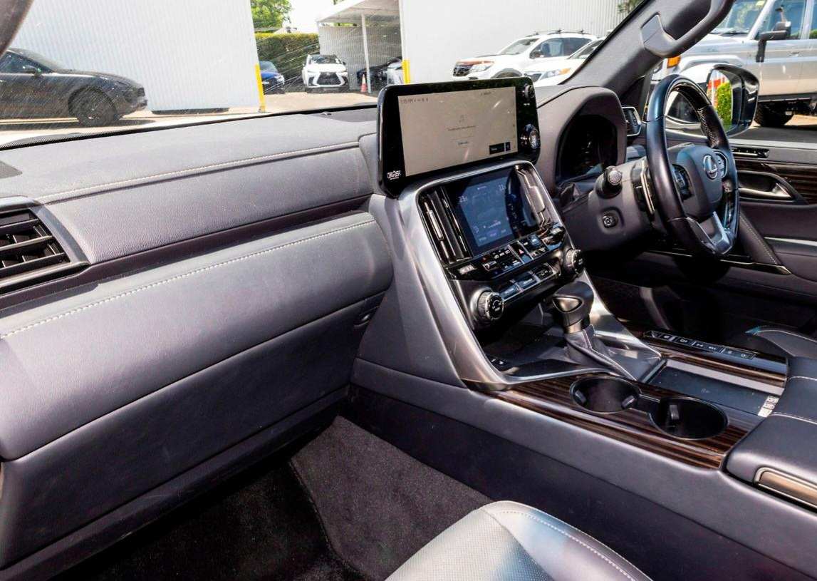 2025 Lexus LX LX500d Auto 4x4 - Certified Pre-Owned 5 2025 Lexus LX LX500d Auto 4x4 - Certified Pre-Owned - Image 5