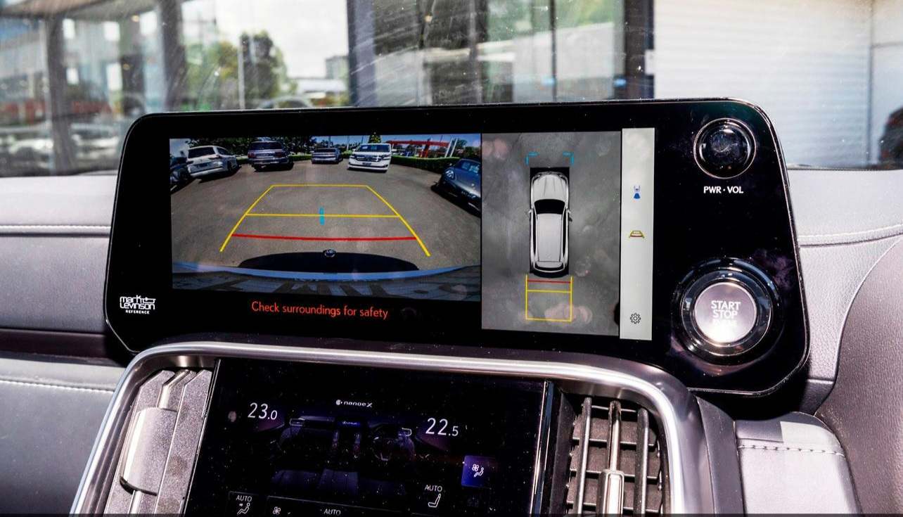 2025 Lexus LX LX500d Auto 4x4 - Certified Pre-Owned 7 2025 Lexus LX LX500d Auto 4x4 - Certified Pre-Owned - Image 7