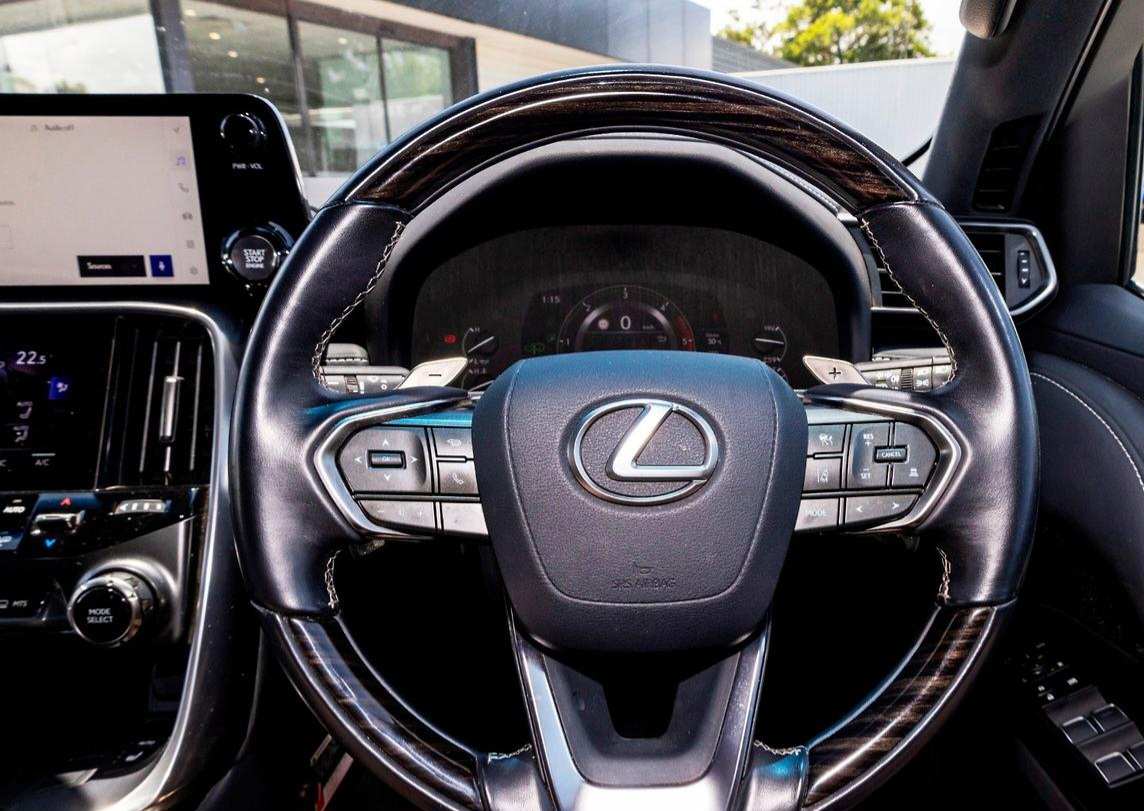 2025 Lexus LX LX500d Auto 4x4 - Certified Pre-Owned 6 2025 Lexus LX LX500d Auto 4x4 - Certified Pre-Owned - Image 6